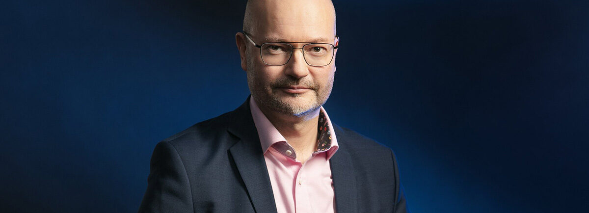 Jukka Kujalan studiokuva.