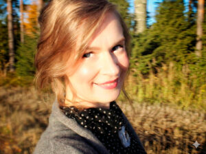 Katrina Virtanen, taustalla metsäinen maasto.